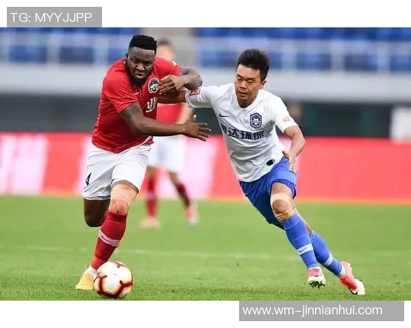 特写丨邓子豪、言奥博赛后交流球衣 湘超赛场再续队友师徒情 特写丨邓子豪、言奥博赛后交流球衣 湘超赛场再续队友师徒情